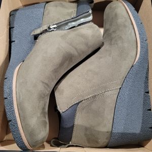 DR. SCHOLL'S BERKLIE OLIVE BOOTS